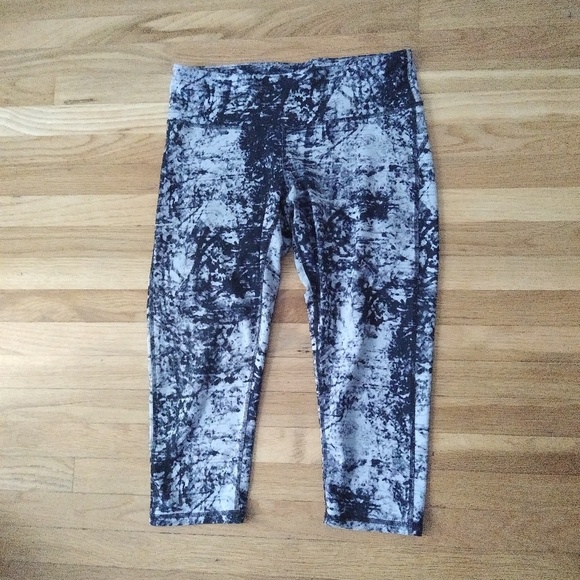 Champion Pants - Champion Print Capri Leggings
